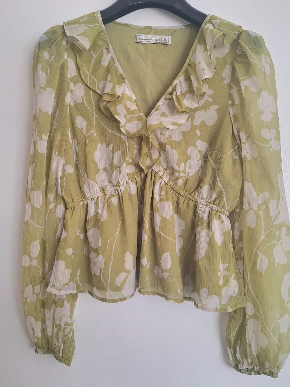 Abercrombie & Fitch Light Green and White Floral Ruffle V-Neck Blouse Sz Small S